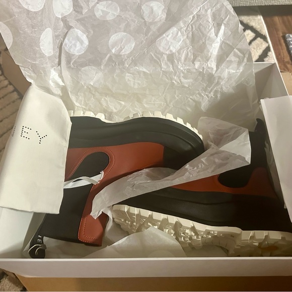 Stella McCartney | Trace Chelse Boots in Rust, size 37 (7.5-8 US - fits large) - Picture 2 of 11